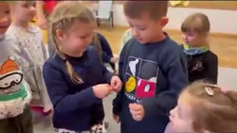 Dzieci w przedszkolu we Wrześni karmione robakami.