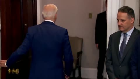 Biden Wanders Away While Ignoring Questions, Appears Lost