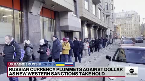 Russia’s currency plummets as sanctions take effect l ABCNL