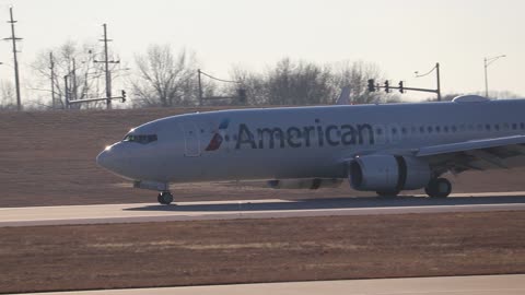 American Airlines Boeing 737-800 arriving at St Louis Lambert Intl - STL