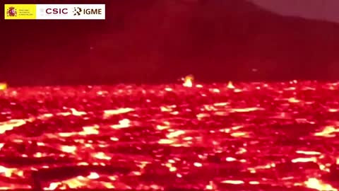 Spanish scientists take red-hot lava samples