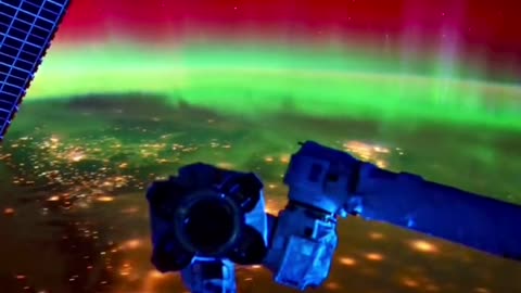 这或许是你第一次在空间站看到极光！12月的第一天许个愿，好运会向你飞奔而来！#太空 #太空极光万人许愿