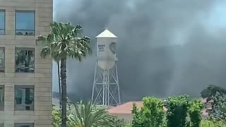 A MASSIVE FIRE BREAKS OUT AT WARNER BROS STUDIOS IN LOS ANGELES, CALIFORNIA.