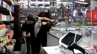Robber gets stabbed by store owner