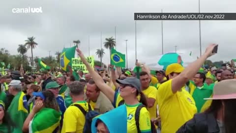 Bolsonaristas pedem intervenção e que Exército 'saia do quartel' em Brasília
