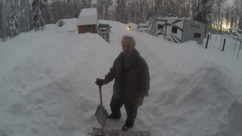 Dangerous conditions at the homestead Alaskan style - Snowmageddon 2022