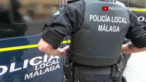 221024 #PolicíaLocalMálaga - Prendas anticorte evitan que 2 agentes sean apuñalados_ 3 detenidos