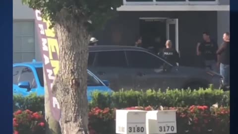 At Least 25-30' IRS Agents in Tactical Gear Raid Business in Stuart, Florida