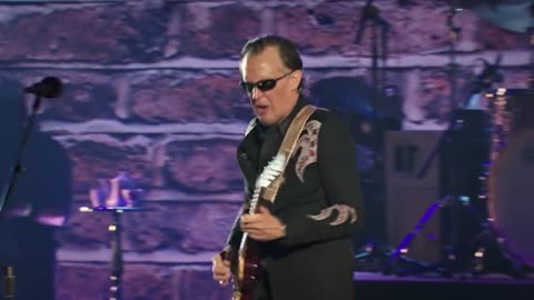 Joe Bonamassa - ＂Walk In My Shadow＂ (Live) - Now Serving： Royal Tea Live From The Ryman