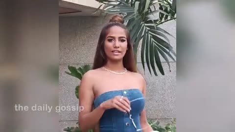 Poonam Pandey Flaunts Her Stunning Figure Openly In Public In Denim Off Shoulder