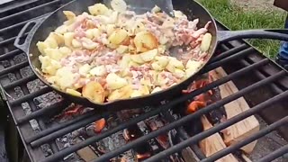 Fried potatoes on the campfire