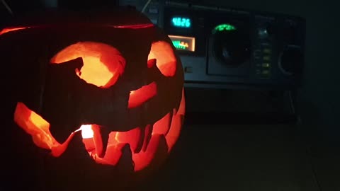 Happy Halloween! - Kenwood R-1000 - S28 - The Buzzer - UVB-76 31/10/2022 4625kHz