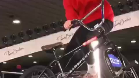 Cyclist uses 77 cameras