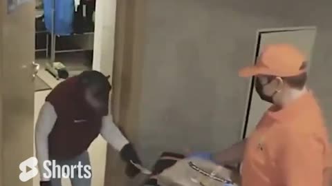 Chimpanzee Pays For Pizza Delivery #shorts #viral #shortsvideo #video