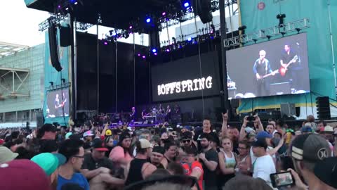 Fight during The Offspring @ Warped Tour 2019 lol nerd