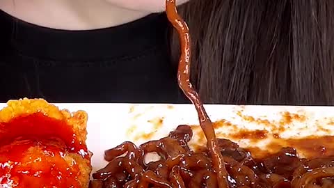 Black Bean Noodles, Spicy Fried Chicken #zoeyasmr #zoeymukbang #bigbites #mukbang #asmr #food #먹방 #틱