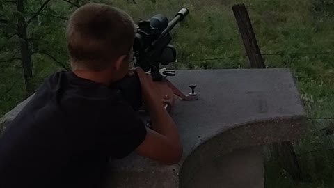 5th grader shooting sub moa at 700 yds