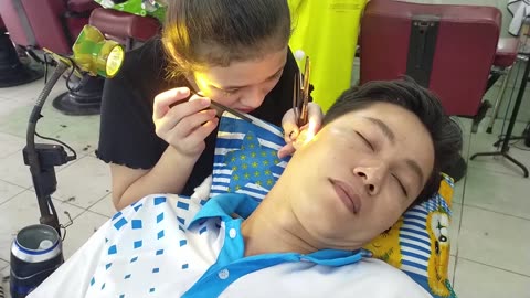 Vietnam Barbershop - Clean Ears with Lovely and Pretty Girl