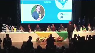 Bolsonaro discursa e acontece algo inesperado no evento