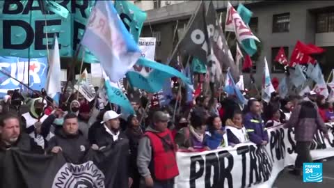 Protesters take to streets of Buenos Aires as Argentina economic crisis deepens • FRANCE 24