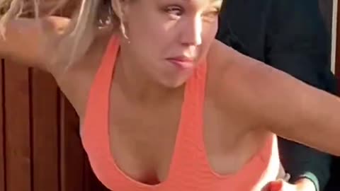 OMG ?? BODYBUILDER DECIDED WOMEN AND SHE UNDRESSED / @fitness.samka