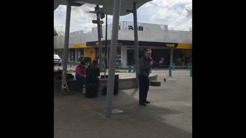 Heaven can't be earned It's a gift! Street Preaching, Auckland, New Zealand
