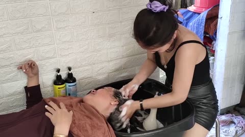 ASMR BARBERSHOP LYNA SKINER