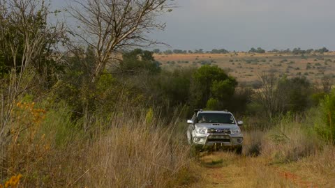 TOYOTA FORTUNER D-4D 4X4 2011-model 3.0 REVIEW - a very versatile SUV vehicle for both road and 4x4