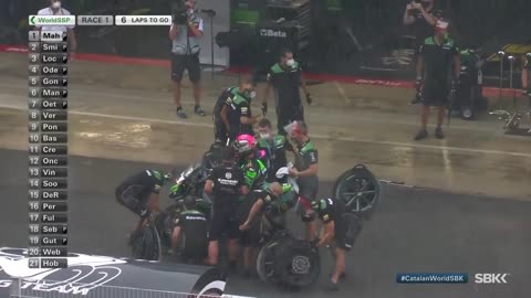 Rain cause havoc in the CLOSING MOMENTS of #WorldSSP Race 1 at Barcelona in 2020 | #CatalanWorldSBK