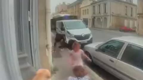 AFRICAN MIGRANT ATTACKS A FRENCH MOTHER AND TRIES TO STEAL HER YOUNG DAUGHTER