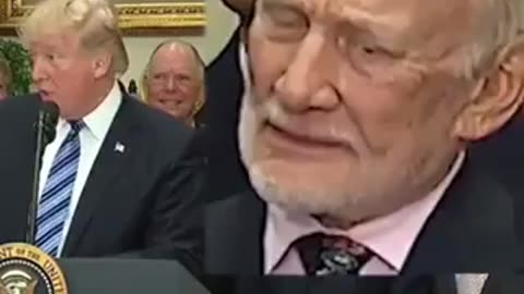 What is Buzz Aldrin's body language telling you?