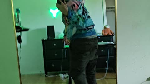 An alien dancing 'n his room!!