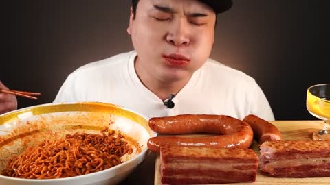 MUKBANG | Hot chicken stir-fried noodles with added sauce, firm kielbasa sausage, and smoked