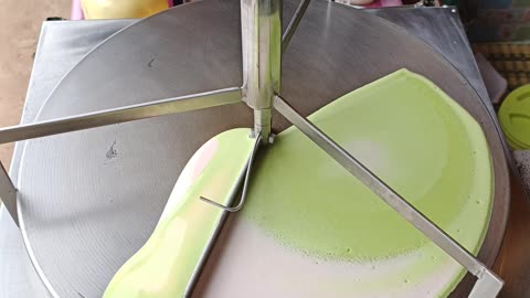 Enchanting Culinary Artistry: Lime Green & Heartwarming Pink Crêpe