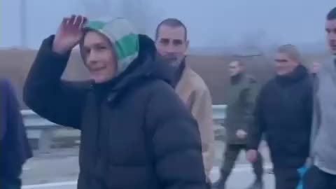 ❗️The first footage of Russian servicemen returning home after a prisoner exchange with Ukraine.