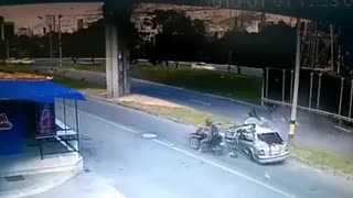 Video captó el fatal accidente entre un carro y un camión en Medellín