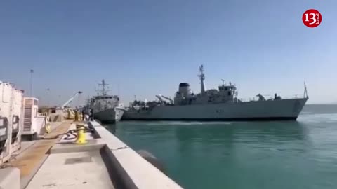 Footage of the collision of British ships at a base in Bahrain