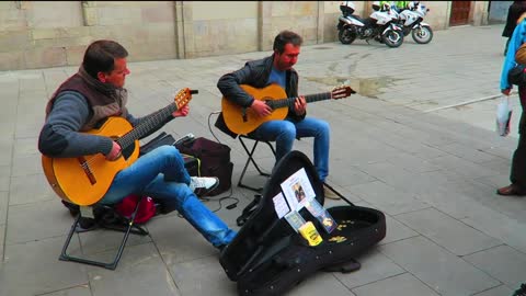 CLASSIC SPANISH GUITAR - Street Performance In Barcelona