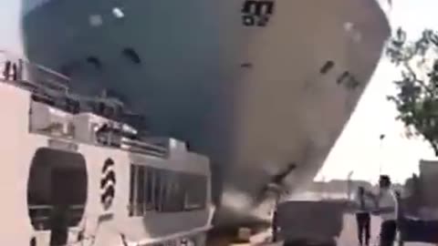 when big ship crashes