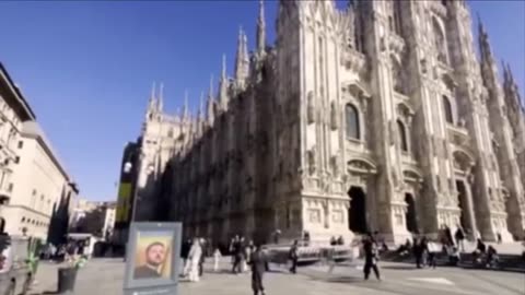 Zábavná atrakce v Miláně. Zelenskyj šňupe peníze Evropanů