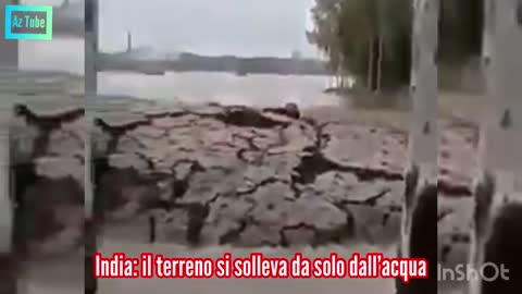 Bihar India, strani fenomeni della terra che sorge dall'acqua