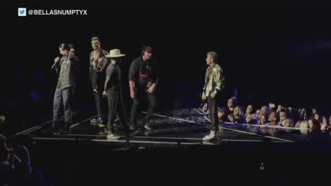 Backstreet Boys pay tribute to Aaron Carter at London concert