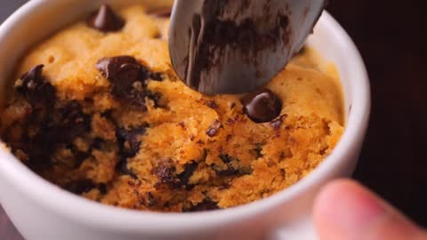 1 Minute Mug Cookie in Microwave | Chocolate Chip Cookie in a Mug