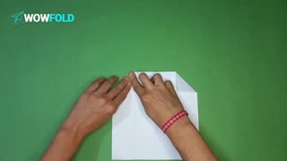 Bongo Longo - folding a paper airplane