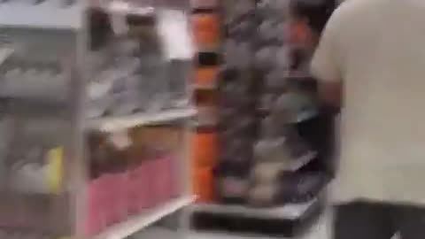 Mom Confronts Creep in Target😯📸🚨🛑