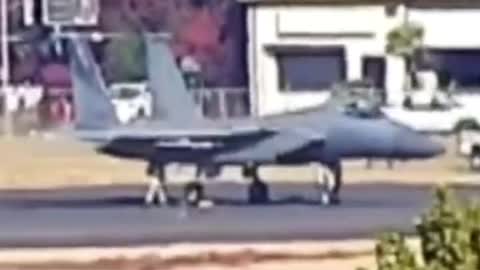 A US F-15C fighter jet suddenly leaked oil and pilots scrambled for help in the air