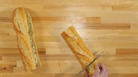 How to make bacon-stuffed cheesy bread