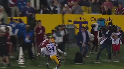 Alabama player runs through multiple cheerleaders