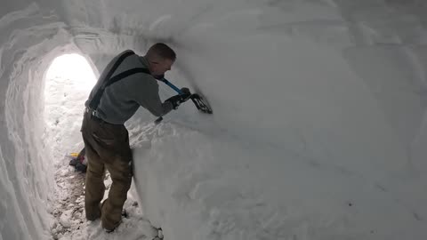 "Surviving the Elements: Solo Camping in a Dugout Shelter During a Snowstorm"