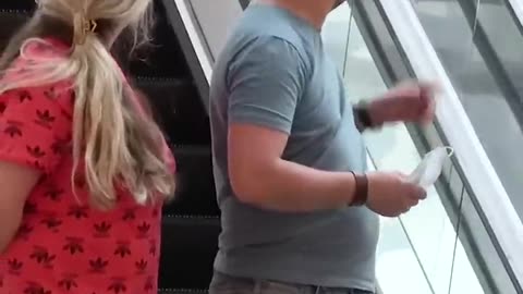 "Spreading Joy through Touch: The Heartwarming Escalator Prank You Can't Help but Smile at"